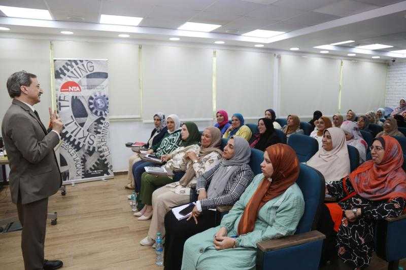 محافظ كفرالشيخ يتابع فعاليات اليوم الخامس من برنامج المرأة تقود بالمحافظات المصرية