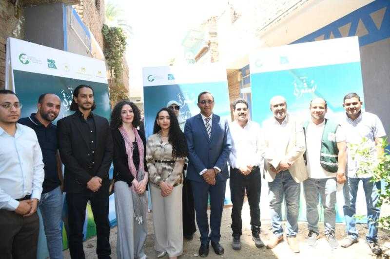 محافظ قنا يفتتح المرحلة الثامنة من مشروع سترة لتأهيل منازل الأسر الأولى بالرعاية بقوص