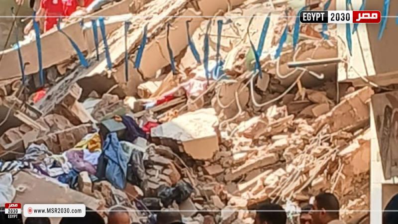 انهيار عقارين في حدائق القبة