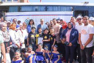 محافظ الإسكندرية ورئيس الأمانة العامة للتحالف الوطني يطلقان فعاليات القافلة التنموية الشاملة بمدرسة أرض العوايد بحي شرق