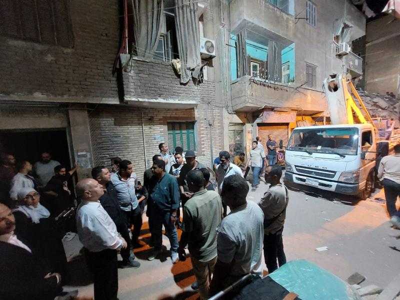 استخراج ناجيين اثنين آخرين في حادث انهيار العقارين بحى حدائق القبة