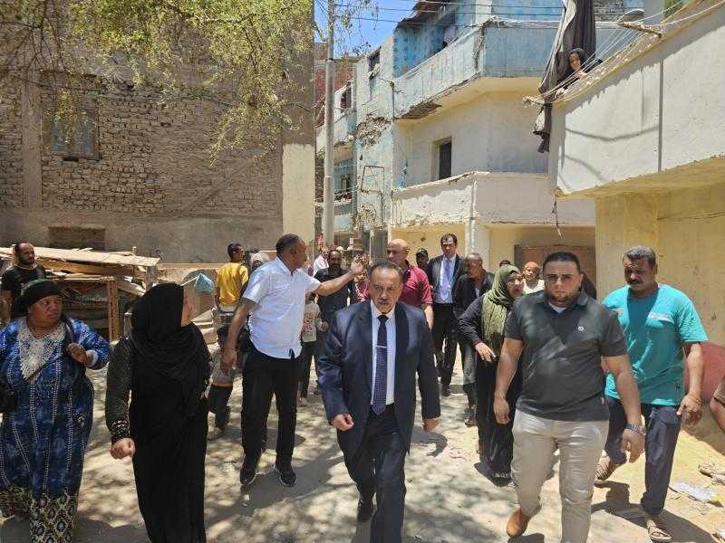 محافظ أسيوط يتابع أعمال إعادة تأهيل 130 منزل بمنطقة المصلة