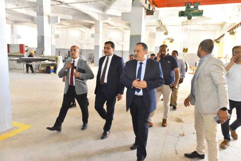محافظ أسيوط يتفقد مصانع المنطقة الصناعية بعرب العوامر