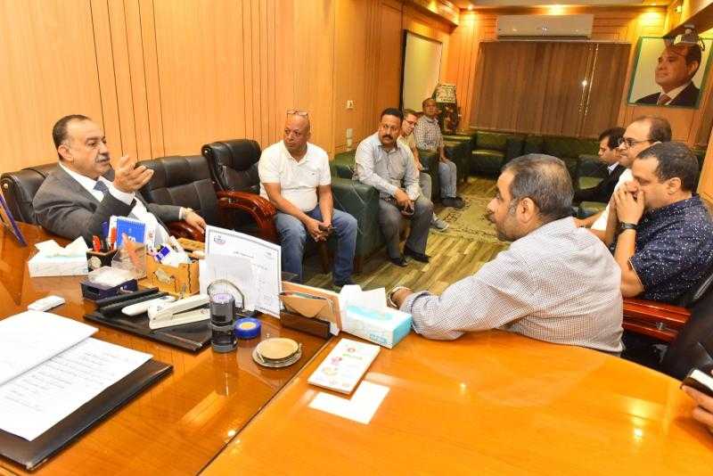 محافظ أسيوط يبحث آليات دعم المنظومة الصحية وتحسين مستوى الخدمات الطبية بالمحافظة