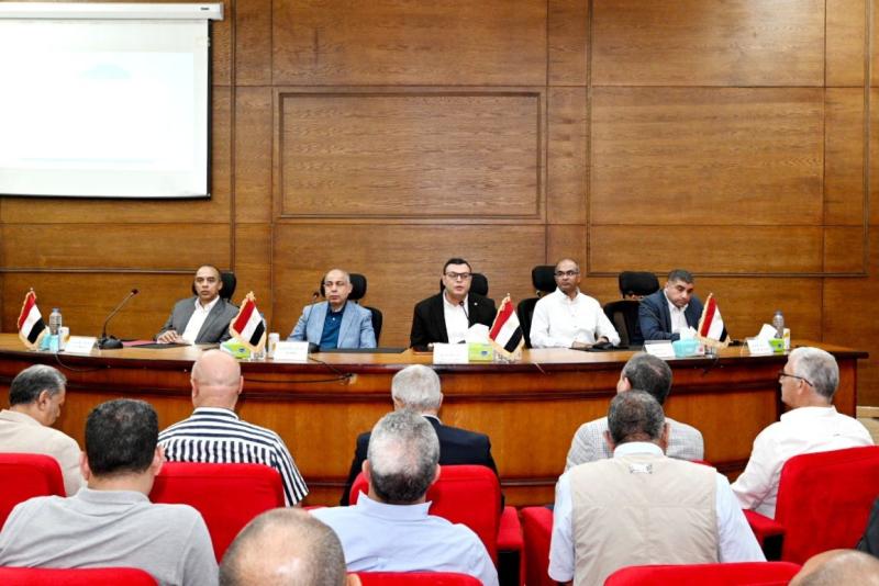 وزير الإسكان ومحافظ المنيا يتابعان سير العمل بمنظومتي مياه الشرب والصرف الصحي بالمحافظة