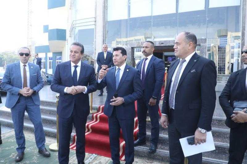 وزير الصحة يشهد إطلاق مبادرة بإيدينا ننقذ حياة للتوعية بالموت القلبي المفاجئ والتدريب على جهاز مزيل الرجفان الخارجي