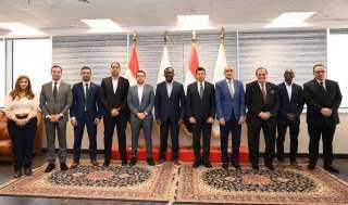 وزير الرياضة يلتقي الأمين العام للاتحاد الافريقي لكرة القدم