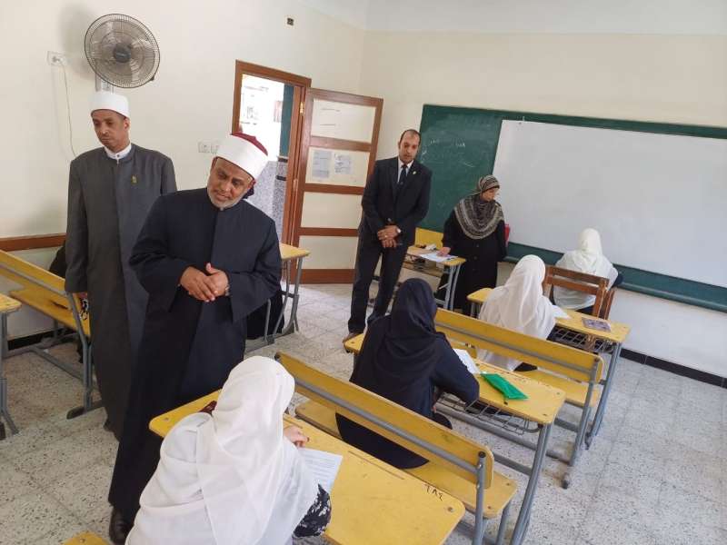 متابعة ميدانية من قطاع المعاهد الأزهرية لامتحان الصرف بالقسم الأدبي