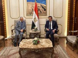وزير الصحة يستقبل نظيره التونسي بمطار القاهرة الدولي
