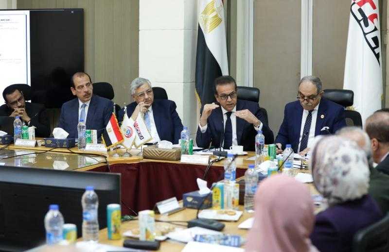 وزير الصحة يترأس اجتماعي الجمعية العامة لشركة «ڤاكسيرا»
