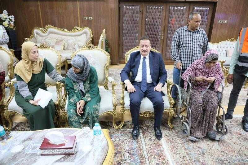 محافظ المنوفية يلتقى فتاتين أيتام من ذوى الهمم بالبتانون ويأمر بتقديم الخدمات الطبية اللازمة بمستشفى الصحة النفسية