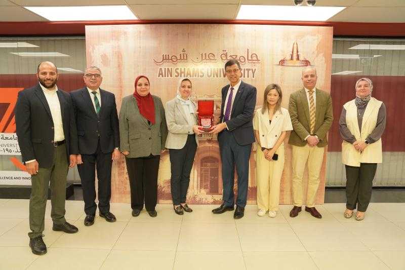 نائب رئيس جامعة عين شمس تستقبل وفد من جامعة هونغ كونغ التطبيقية (PolyU) لتعزيز التعاون المشترك