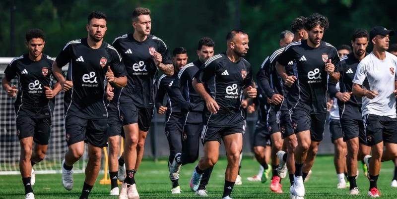 محاضرة فنية للاعبي الأهلي قبل مباراة بورتو في كأس العالم للأندية