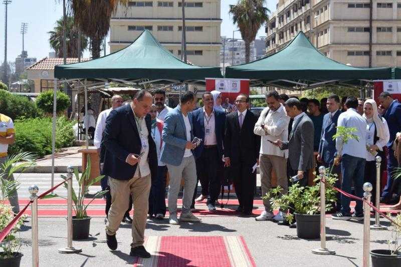 افتتاح الملتقى الأول للتوظيف والإبداع بكلية الفنون الجميلة بجامعة المنصورة تحت شعار من الإبداع إلى الاحتراف