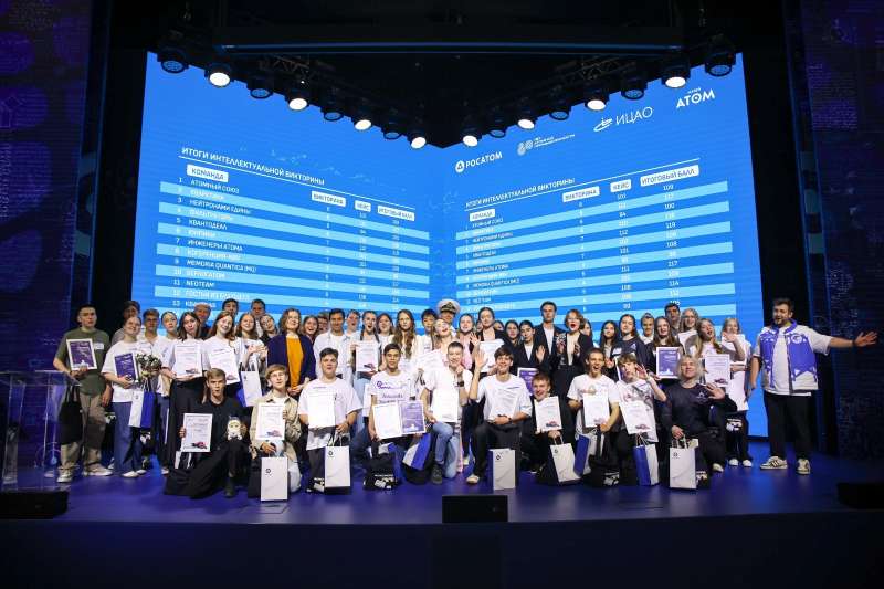  الطلاب المشاركين في الرحلة العلمية إلى القطب الشمالي