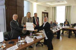 أموى والوكيل يكرمان أوائل الدورات المتميزة للتخليص الجمركى
