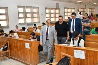نائب رئيس جامعة الإسماعيلية الأهلية يتفقد امتحانات برنامج هندسة الذكاء الاصطناعي بكلية الهندسة