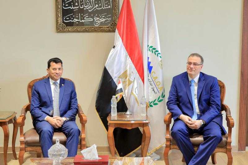 وزير الشباب والرياضة يلتقي رئيس التنظيم والإدارة لبحث تعزيز التعاون المشترك«»