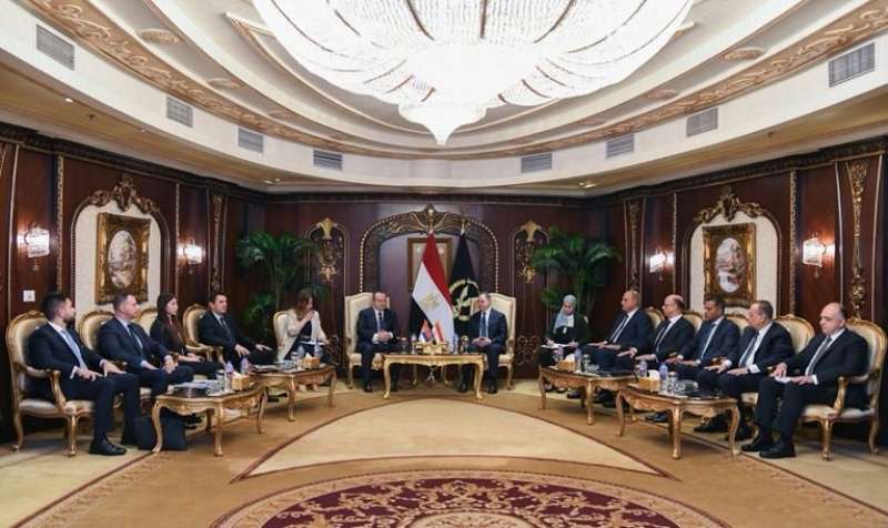 وزير الداخلية يبحث مع  نظيره الصربي العلاقات الثنائية