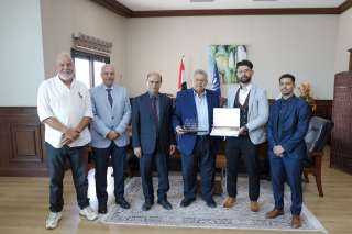 رئيس جامعة بدر بالقاهرة يستقبل وفد طلاب جامعة الجزائر 2 لتسلم جائزة أفضل سيناريو عن فيلم ”زهرة”