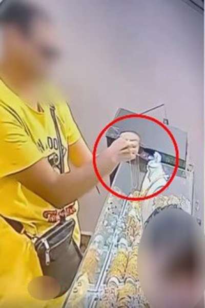 لحظة سرقة محل أميرة الذهب 