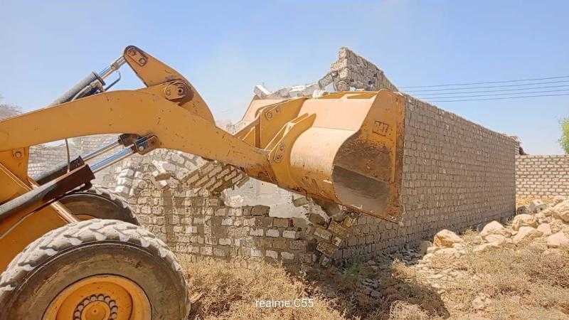 حملة مكبرة بإسنا جنوب الأقصر لإزالة ٤٤ حالة تعدى على الأراضى الزراعية وأملاك الدولة