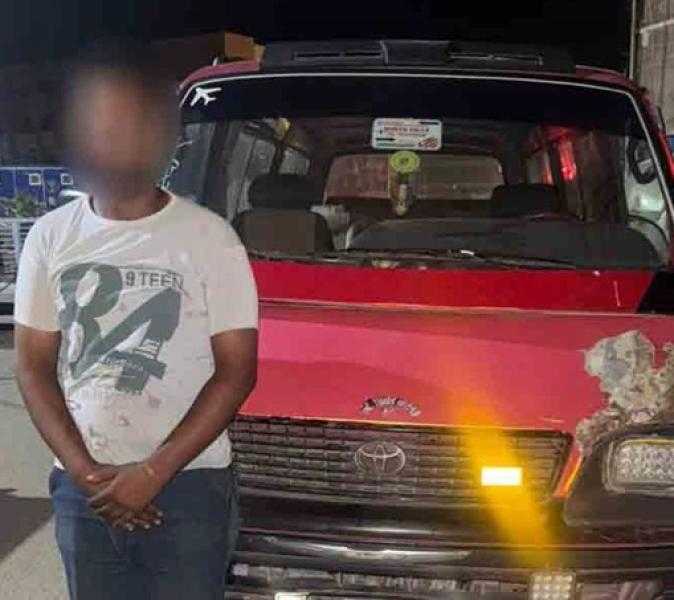 ضبط سائق ميكروباص قام بحركات استعراضية بالعجوزة