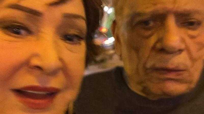 بسبب الذكاء الاصطناعي ..لبلبة تنفي صحة صورة متداولة مع عادل إمام