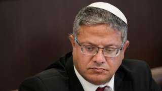 بن غفير يسمح للمستوطنين بالرقص والغناء أثناء اقتحامهم للمسجد الأقصى