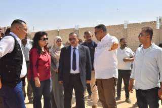 محافظ أسيوط يتفقد مجمع الصناعات الغذائية ومنتجات الرمان بالبداري