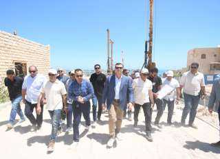 وزير الإسكان يتفقد مشروع بحيرات نيو مارينا والطرق والمداخل بمارينا الساحل الشمالي
