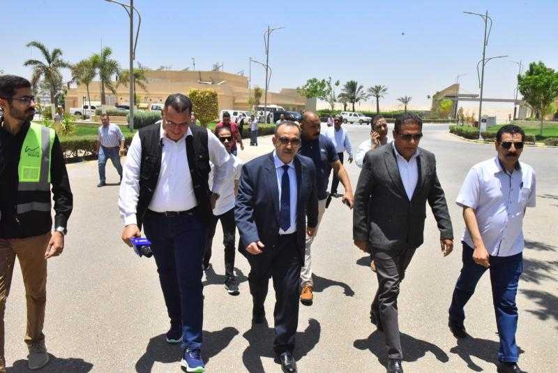 محافظ أسيوط يتفقد المنطقة التكنولوجية وواحة سيليكون بمدينة أسيوط الجديدة