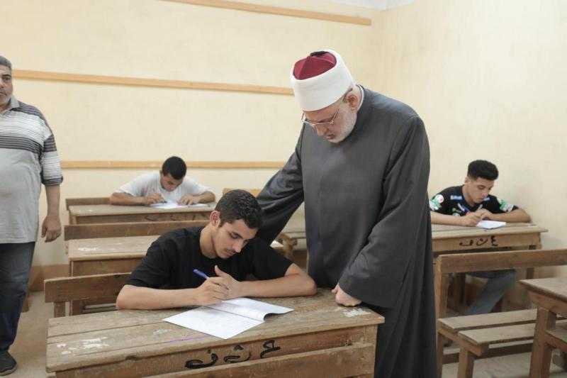 وكيل الأزهر يتفقد لجان الشهادة الثانوية بقليوب ويشيد بالتزام الطلاب وانضباط اللجان