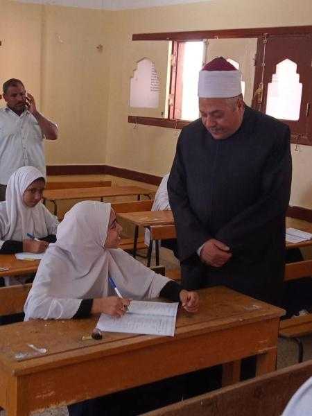 قيادات الأزهر يتابعون امتحان اللغة الإنجليزية لطلاب القسم العلمي بجميع المحافظات