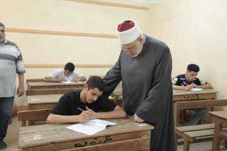 قيادات الأزهر يتابعون امتحان اللغة الإنجليزية لطلاب القسم العلمي