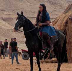 بركوب الخيل.. أسماء أبو اليزيد تكشف كواليس ”مملكة الحرير”