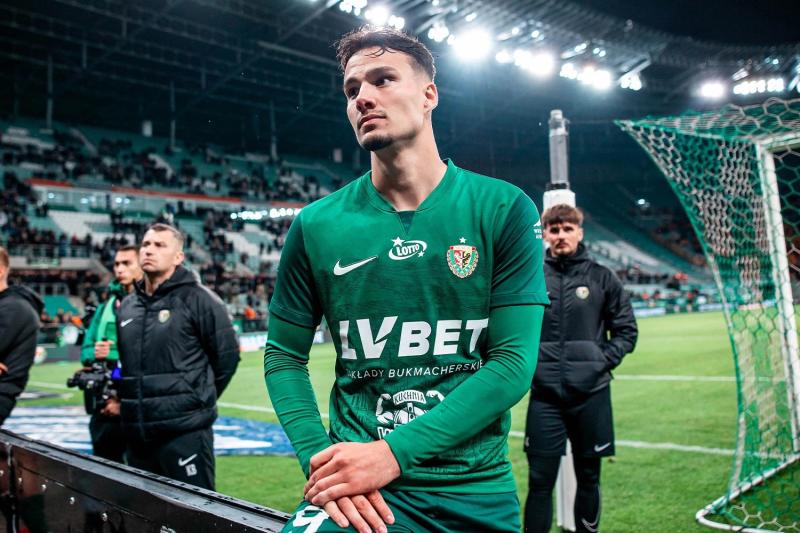 الأهلي يترقّب وسط أزمة الحملاوي مع شلاسك البولندي.. واللاعب يرد عبر وكلائه