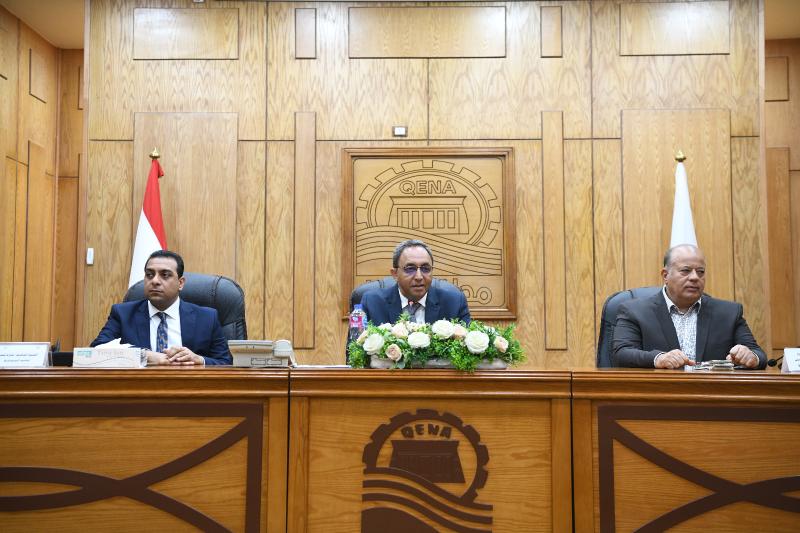 محافظ قنا 