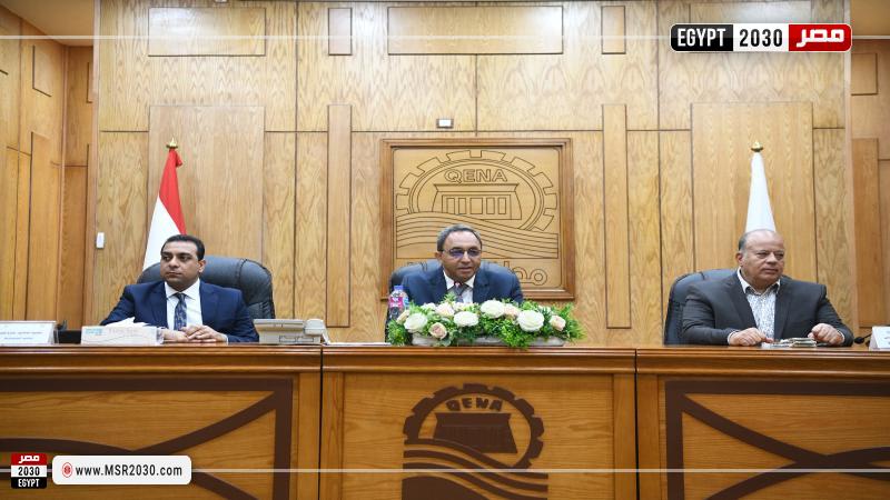 محافظ قنا