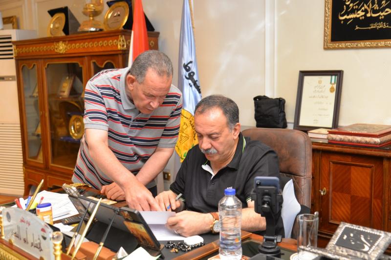 محافظ أسيوط 