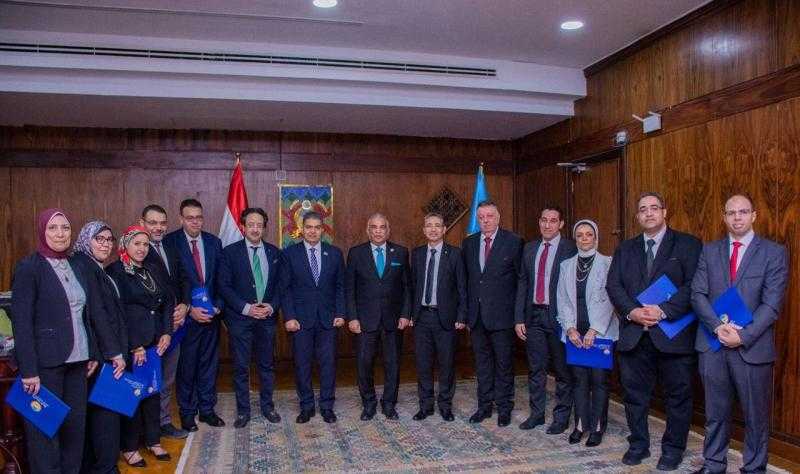 مجلس جامعة طنطا يكرم فريق العمل المشارك من المستشفيات الجامعية