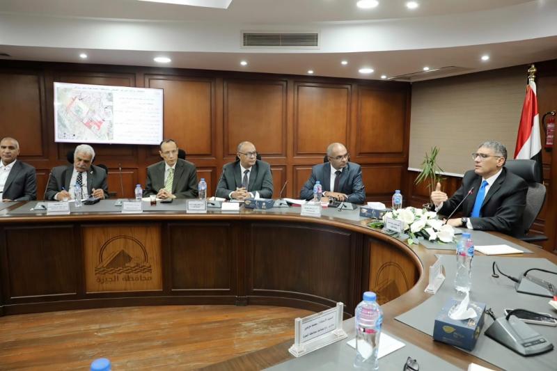 محافظ الجيزة يبحث مع نائب وزير الإسكان حلول مشكلات مياه الشرب والصرف الصناعي بالمنطقة الصناعية بأبو رواش
