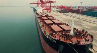 «القابضة للنقل البحري والبري» تستحوذ على 10% من شركة استيراد الغاز الصخري الأمريكي