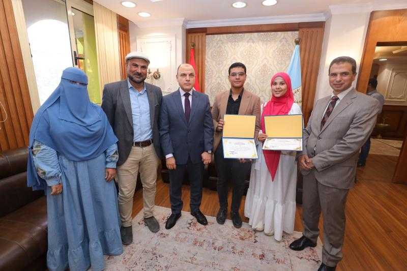 محافظ كفرالشيخ يُكرّم أبناء المحافظة الفائزين بالمركز الأول على مستوى الجمهورية في مسابقات التعليم