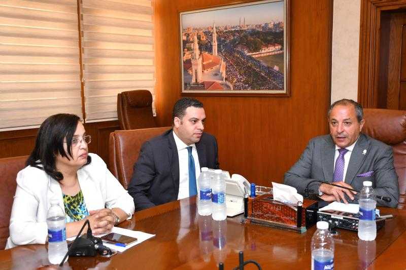 محافظ بورسعيد يلتقي بعض من ممثلي اصحاب المحال التجارية بمنطقة العرب