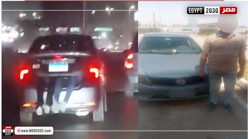 وضع طفلين داخل الشنطة الخلفية 