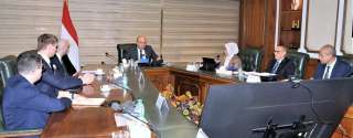 وزير الطيران يلتقي وفد المنظمة الدولية للهجرة لبحث أوجه التعاون