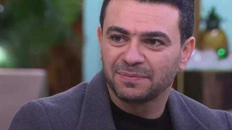 كريم الحسيني يطلب دعاء جمهوره لزوجته أثناء خضوعها لعملية جراحية