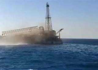 وزير البترول يتوجه لموقع حادث انقلاب البارج البحري ”Adam Marine 12” بمنطقة جبل الزيت