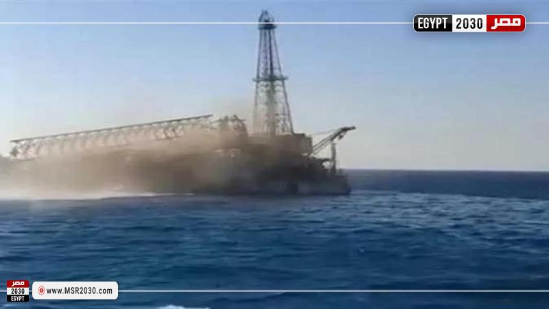 انقلاب البارج البحري "Adam Marine 12" بمنطقة جبل الزيت بخليج السويس